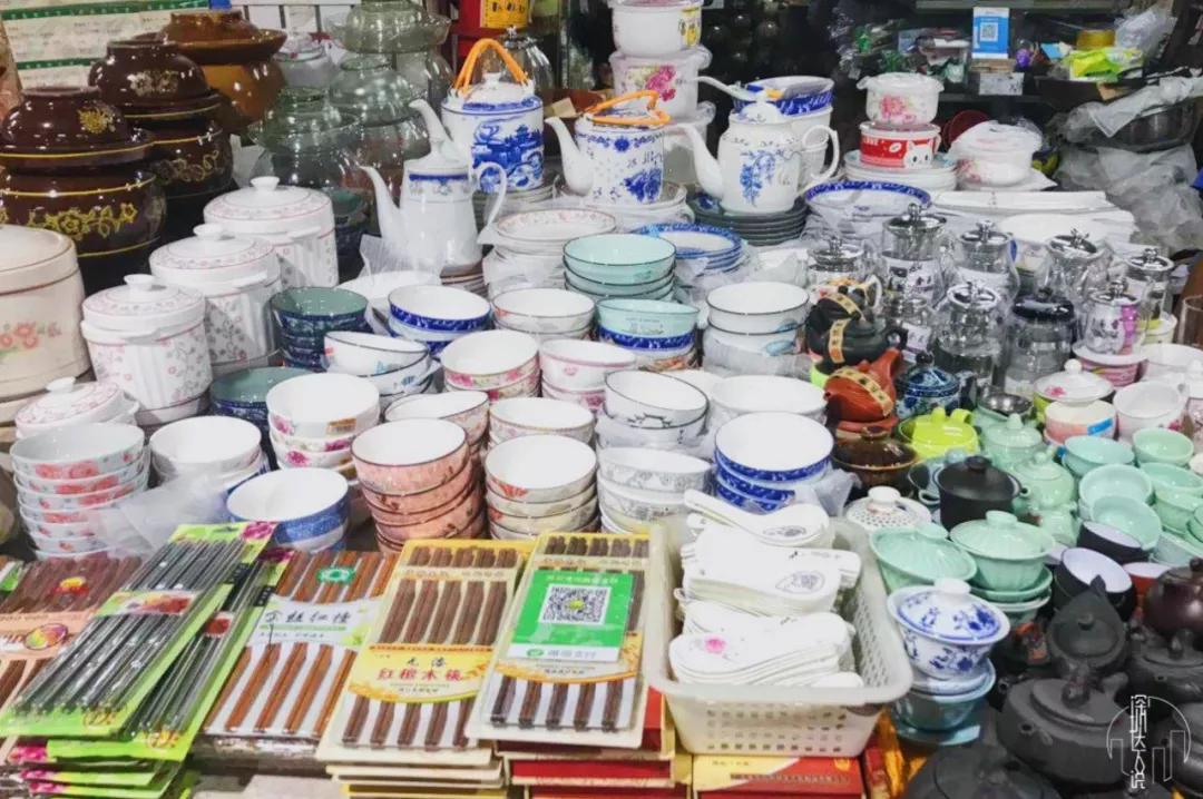 为什么亿万富豪从“朴素”农产品市场中崛起？揭秘日用零售的秘密